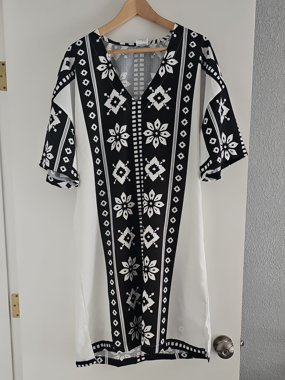 Black & White V-Neck Floral Border Tunic Dress